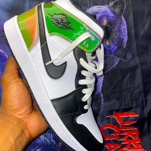 Jordan 1 mid “heat reactive”